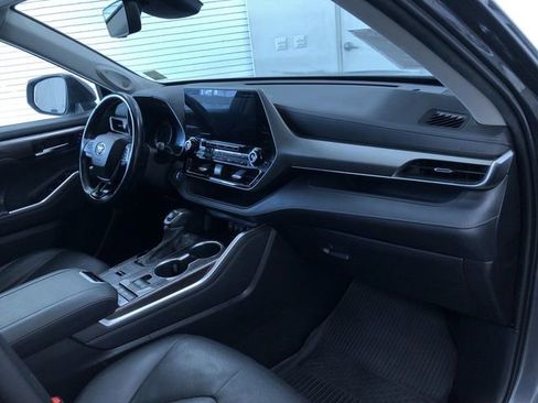 Used 2021 Toyota Highlander Limited image 22