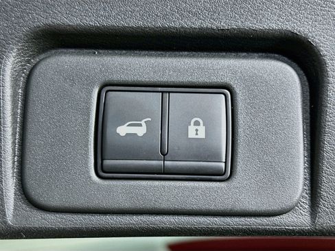 Used 2025 Nissan Rogue SV AWD/4WD image 31