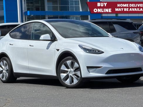 Used 2023 Tesla Model Y Long Range AWD/4WD image 1