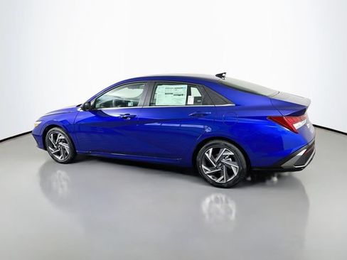 Certified 2025 Hyundai Elantra SEL FWD image 5