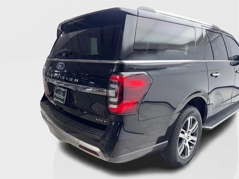 Used 2022 Ford Expedition Max Limited image 18