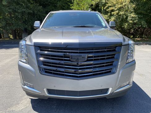 Used 2020 Cadillac Escalade Luxury AWD/4WD image 3
