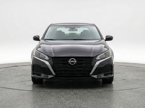 Used 2025 Nissan Altima 2.5 SV image 2