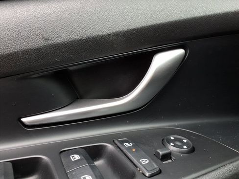 Used 2024 Hyundai Elantra SEL FWD image 18