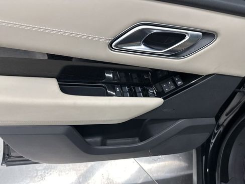 Used 2022 Land Rover Range Rover Velar R-Dynamic S image 11