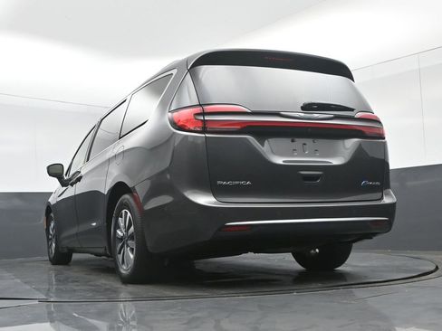 Used 2021 Chrysler Pacifica Touring-L FWD image 78