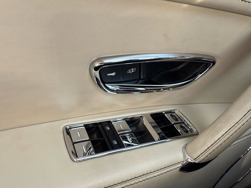 Used 2015 Bentley Flying Spur V8 image 35
