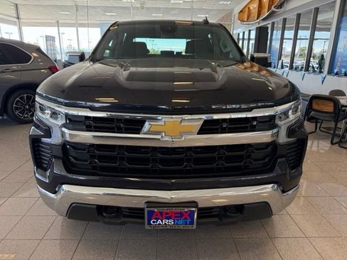 Used 2022 Chevrolet Silverado 1500 LT w/ Protection Package AWD/4WD image 9