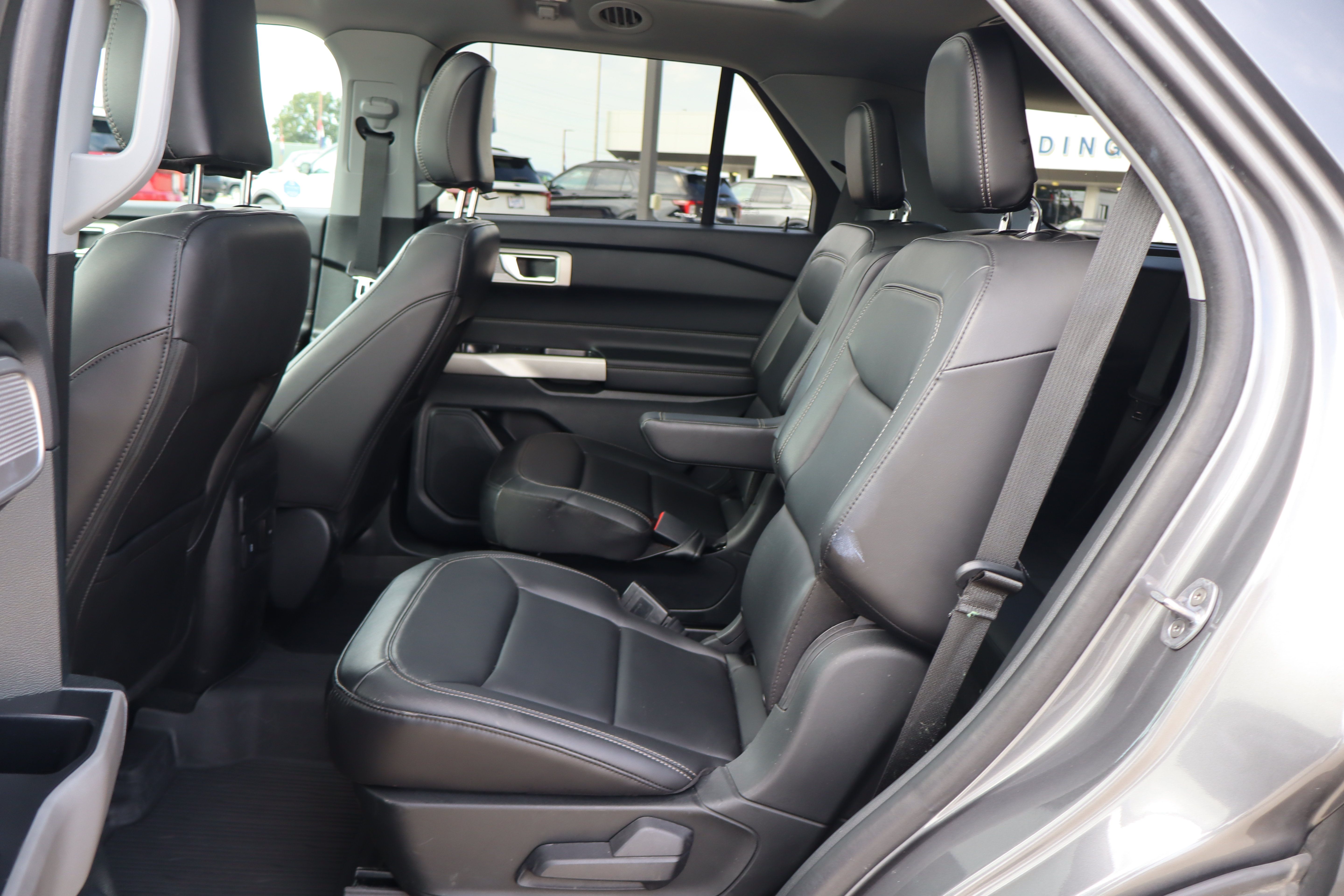 Used 2024 Ford Explorer XLT w/ Equipment Group 202A AWD/4WD image 10