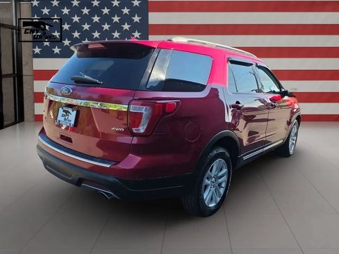 Used 2018 Ford Explorer XLT w/ Equipment Group 202A AWD/4WD image 5