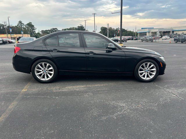 Used 2017 BMW 320i xDrive Sedan AWD/4WD image 5