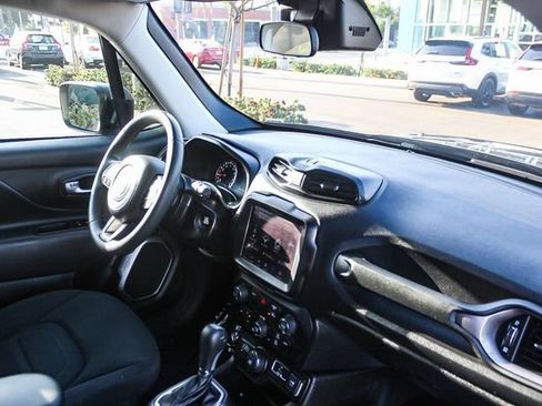Used 2022 Jeep Renegade Latitude AWD/4WD image 22