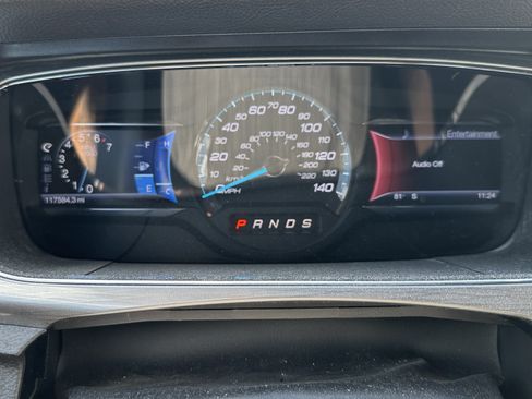 Used 2013 Ford Taurus SEL FWD image 22