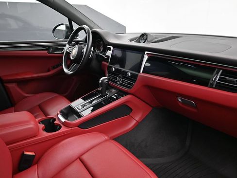 Certified 2023 Porsche Macan AWD/4WD image 14