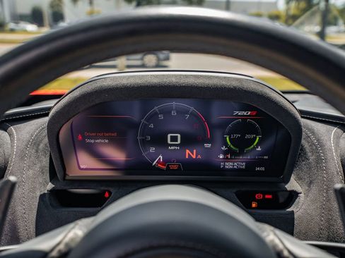 Used 2021 McLaren 720S Performance image 25