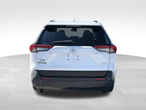 Used 2020 Toyota RAV4 XLE w/ Convenience Package FWD image 4