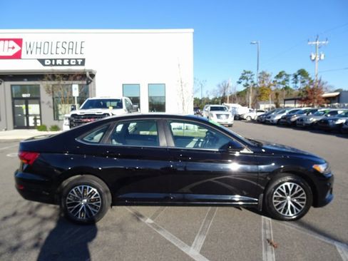Used 2019 Volkswagen Jetta SE image 3