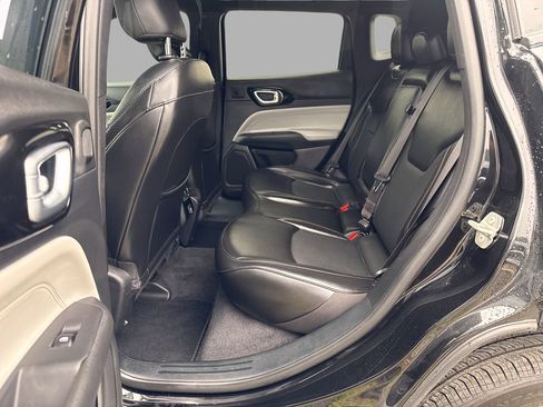 Used 2023 Jeep Compass Limited w/ Sun and Sound Group AWD/4WD image 11