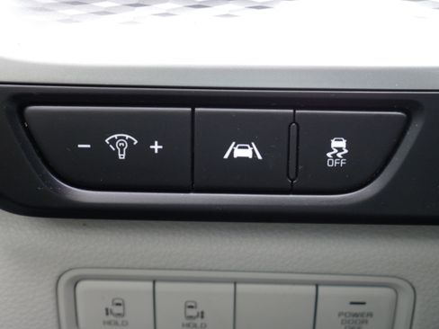 Used 2024 Kia Carnival LX FWD image 30