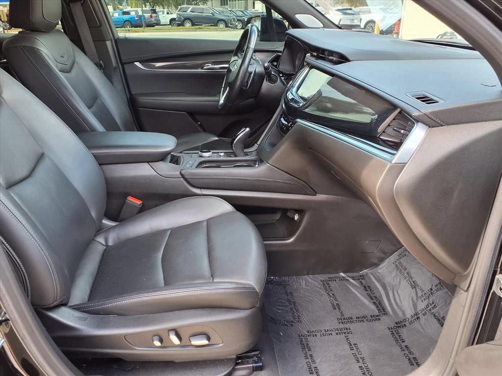 Used 2024 Cadillac XT6 Sport w/ Technology Package AWD/4WD image 9