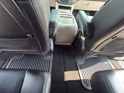 Used 2020 Dodge Grand Caravan SXT FWD image 28