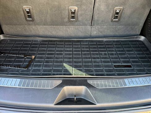 Used 2021 GMC Yukon Denali w/ LPO, Illumination Package image 12