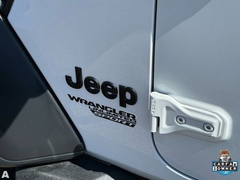 Used 2021 Jeep Wrangler Unlimited Sport AWD/4WD image 32