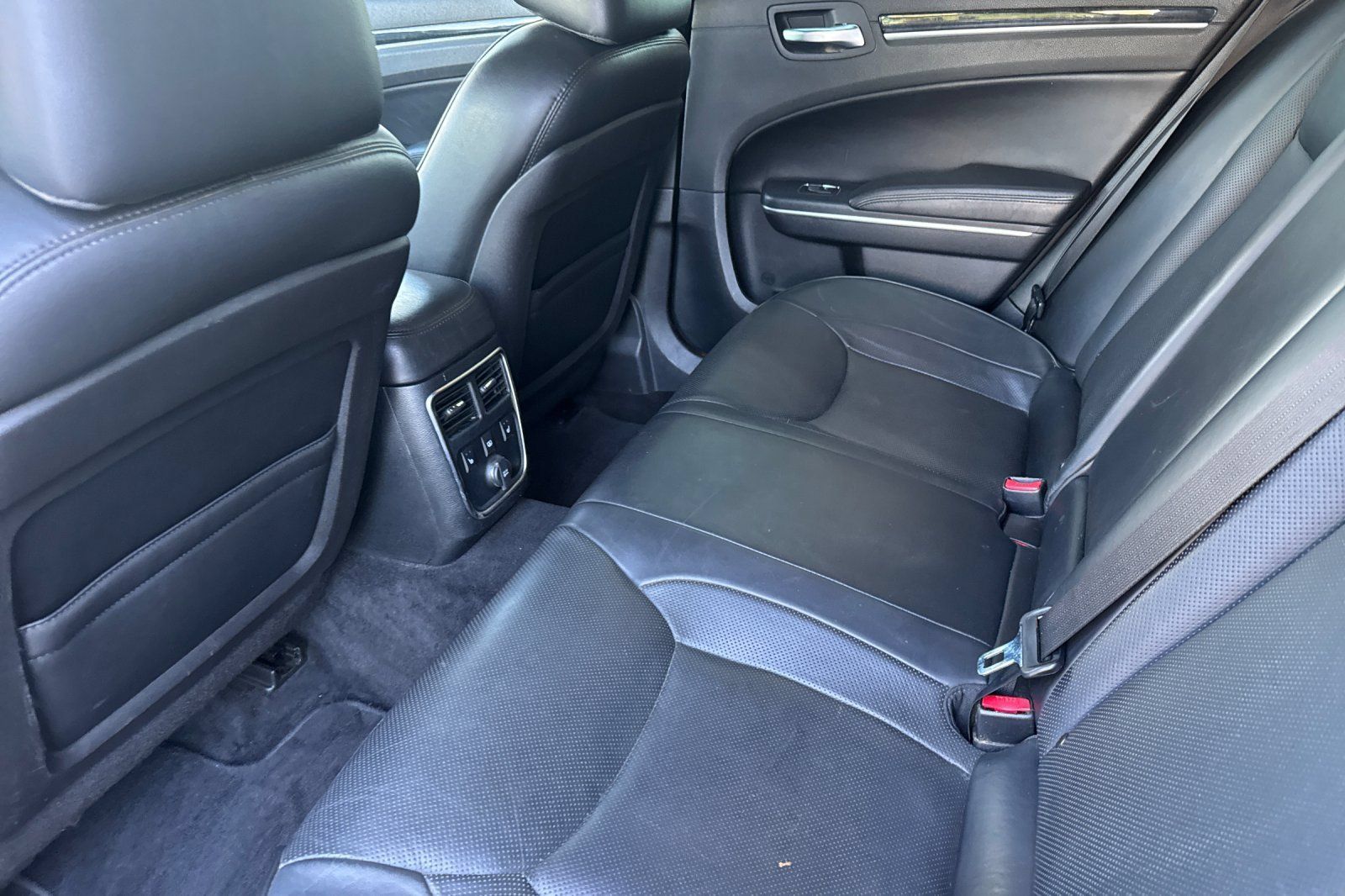 Used 2013 Chrysler 300 C RWD image 12