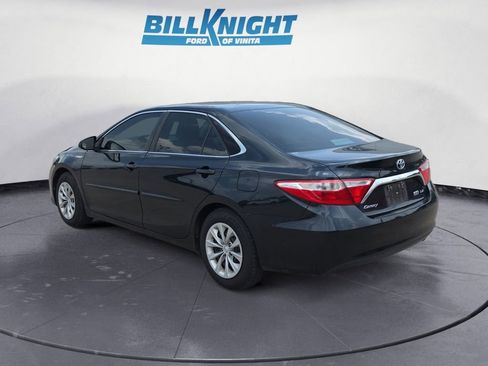 Used 2017 Toyota Camry LE FWD image 3