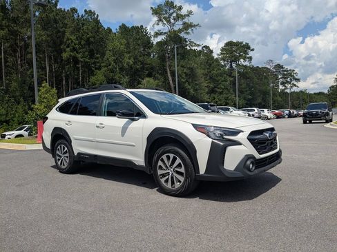 Certified 2025 Subaru Outback Premium AWD/4WD image 2