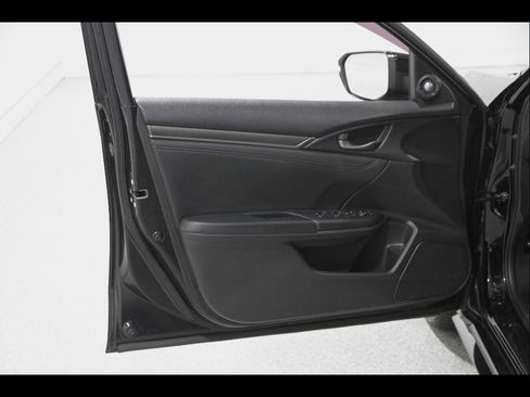 Used 2018 Honda Civic Sport Touring image 4