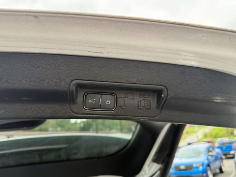 Used 2021 Ford Explorer XLT w/ Equipment Group 202A AWD/4WD image 33