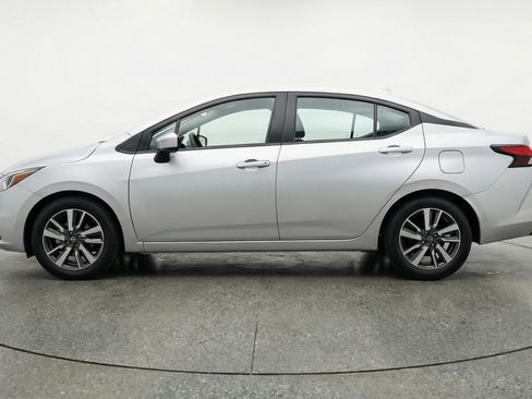 Used 2025 Nissan Versa SV image 5