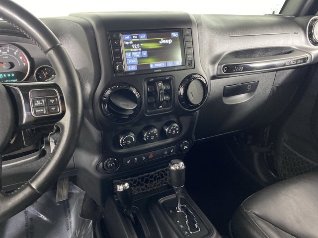 Used 2015 Jeep Wrangler Unlimited Sahara w/ Dual Top Group AWD/4WD image 24
