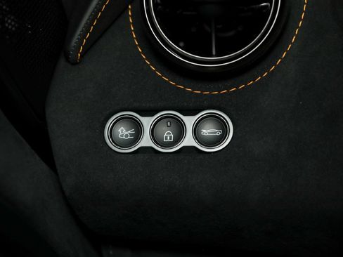 Used 2026 McLaren 750S Spider RWD image 50