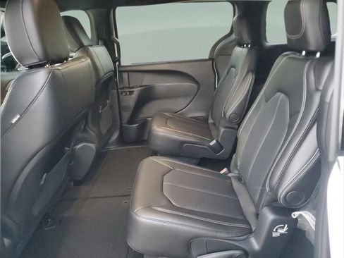 New 2026 Chrysler Voyager LX image 6