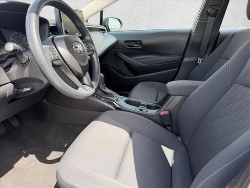 Used 2025 Toyota Corolla LE FWD image 9