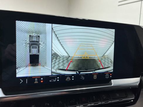 Used 2025 GMC Sierra 1500 SLT w/ SLT Premium Plus Package image 15