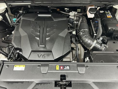 Used 2025 Kia Carnival FWD image 21