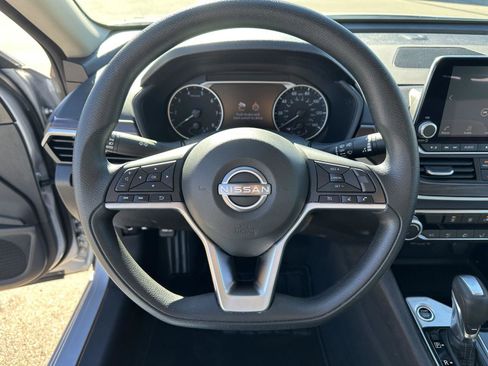 Used 2024 Nissan Altima 2.5 SV image 25