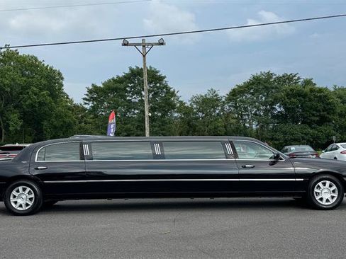 Used 2008 Lincoln Town Car Executive RWD image 6