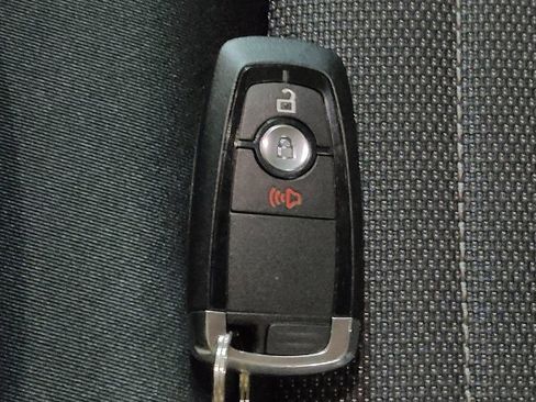 Used 2018 Ford Edge SE image 32