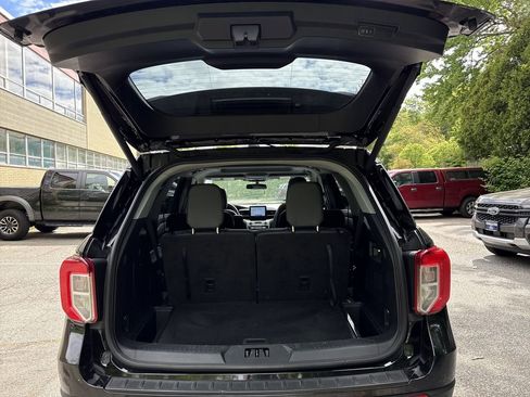 Used 2022 Ford Explorer XLT w/ Equipment Group 202A AWD/4WD image 36