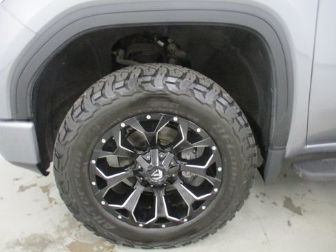 Certified 2022 GMC Sierra 1500 AT4 w/ AT4 Premium Package AWD/4WD image 4
