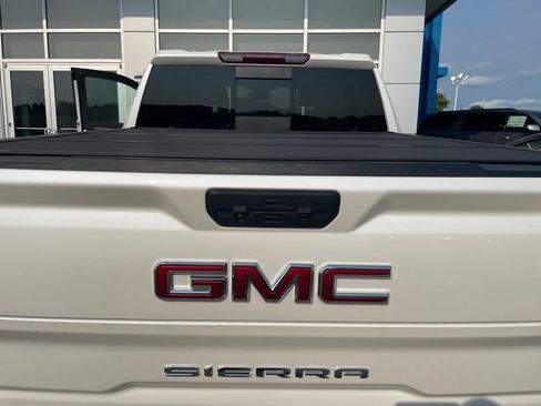 Used 2024 GMC Sierra 1500 SLT w/ SLT Premium Package AWD/4WD image 6