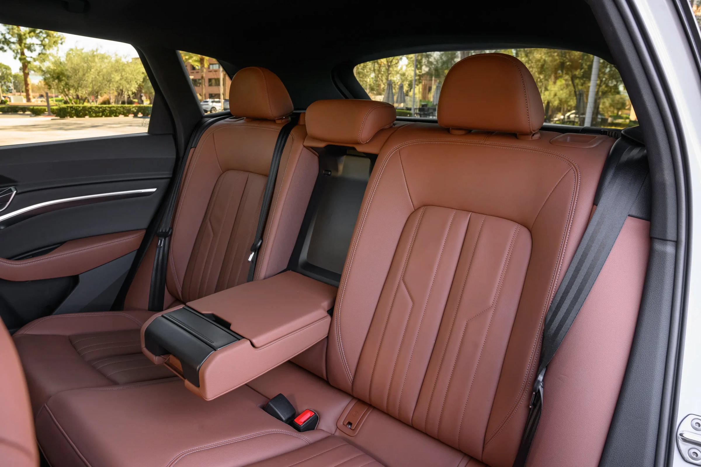 Used 2024 Audi Q8 e-tron Premium AWD/4WD image 19