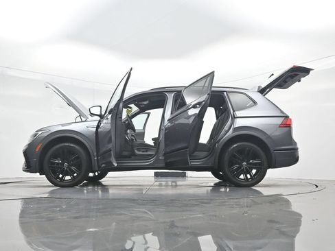 Used 2022 Volkswagen Tiguan SE R-Line AWD/4WD image 50