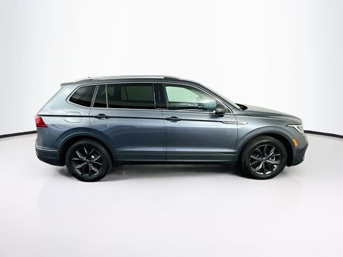 Used 2023 Volkswagen Tiguan SE w/ Panoramic Sunroof Package FWD image 10