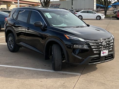New 2026 Nissan Rogue S image 4