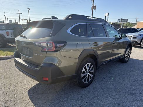 Used 2024 Subaru Outback Premium AWD/4WD image 3